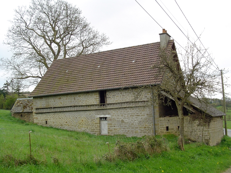 026 20050417 RAISED GRANGE La Rairie S-M-O-L 03.jpg -                                